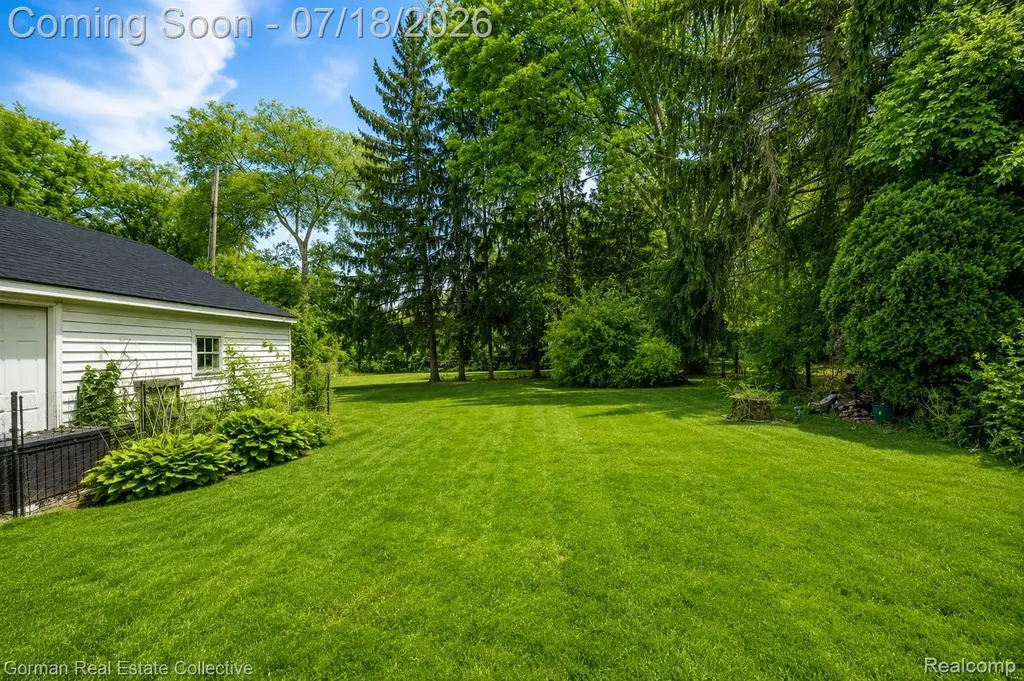 283 Phillips Avenue Clawson City MI 48017