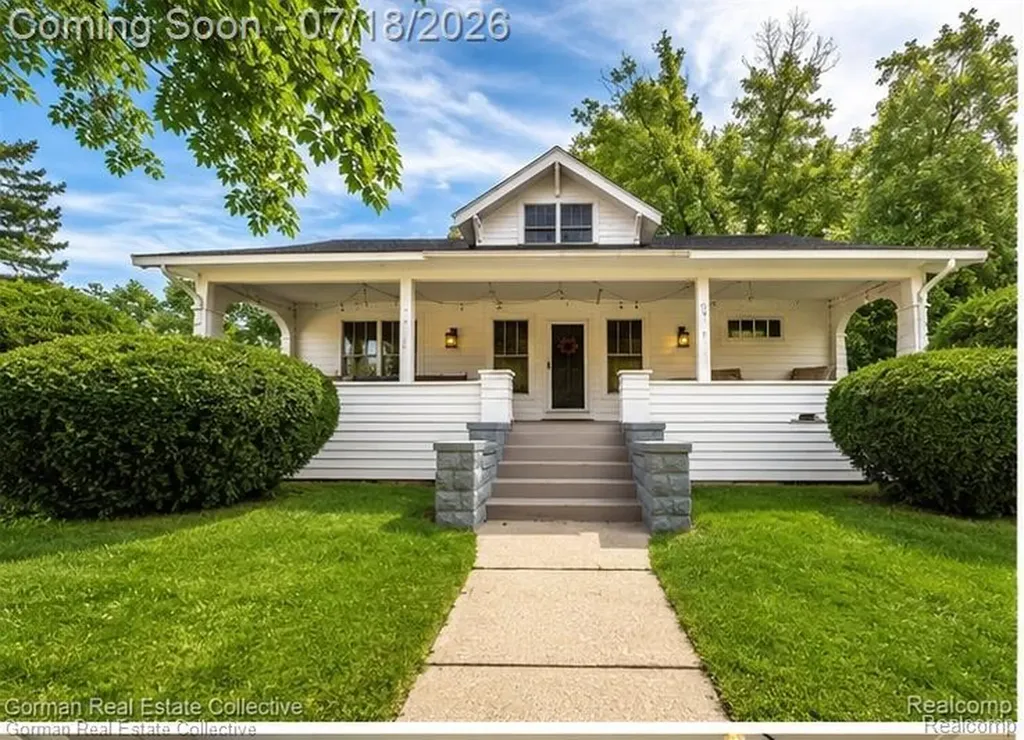 283 Phillips Avenue Clawson City MI 48017