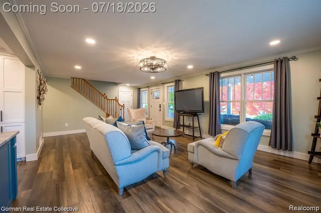 283 Phillips Avenue Clawson City MI 48017