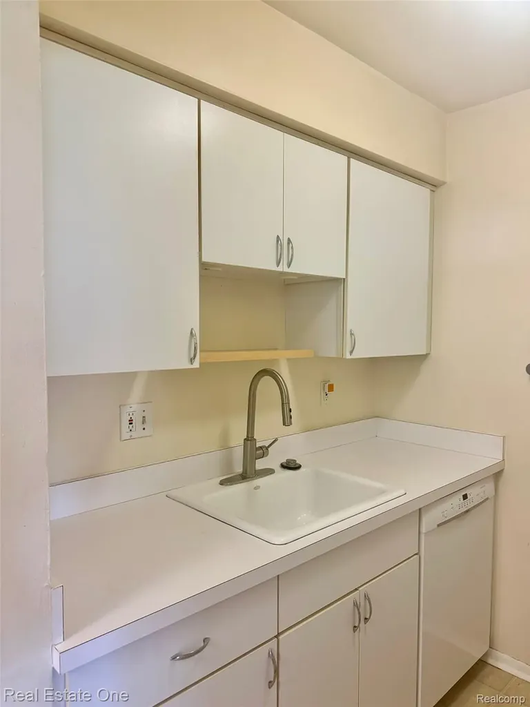 511 Longshore Drive Ann Arbor City MI 48105