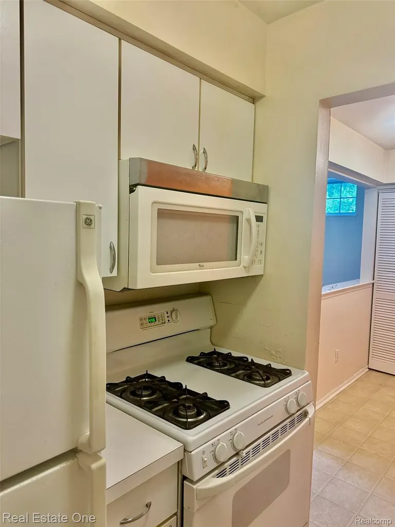 511 Longshore Drive Ann Arbor City MI 48105