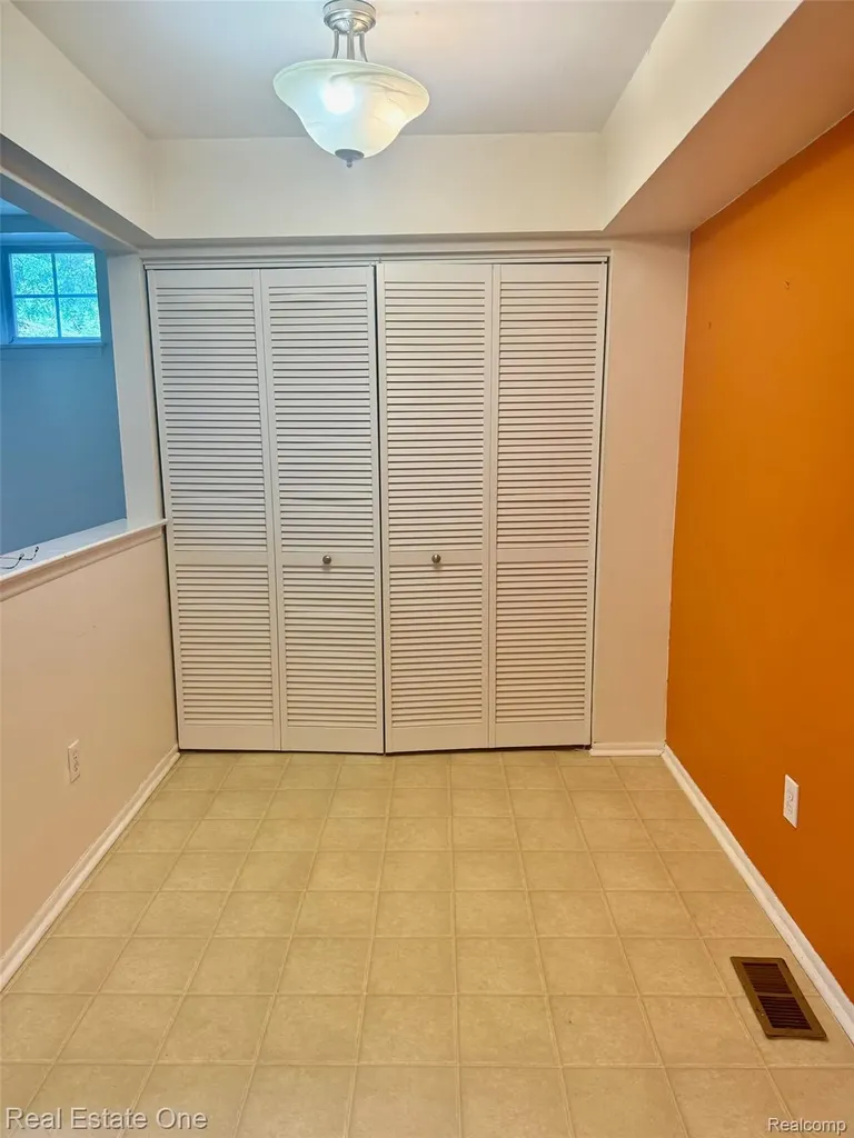 511 Longshore Drive Ann Arbor City MI 48105