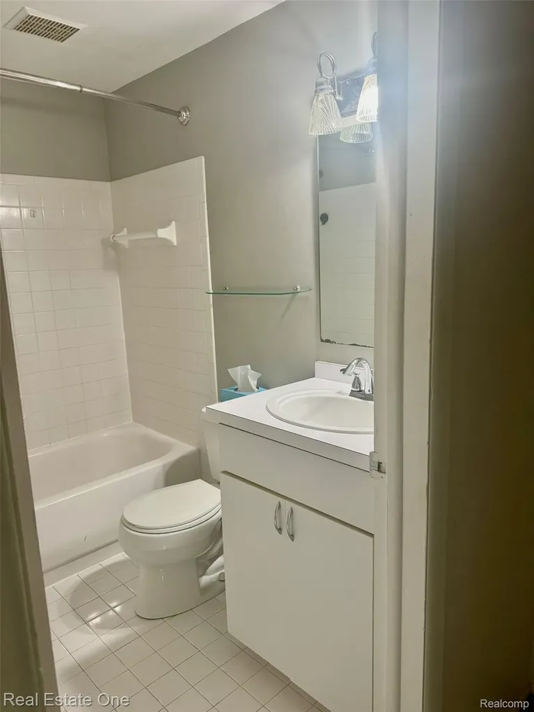 511 Longshore Drive Ann Arbor City MI 48105