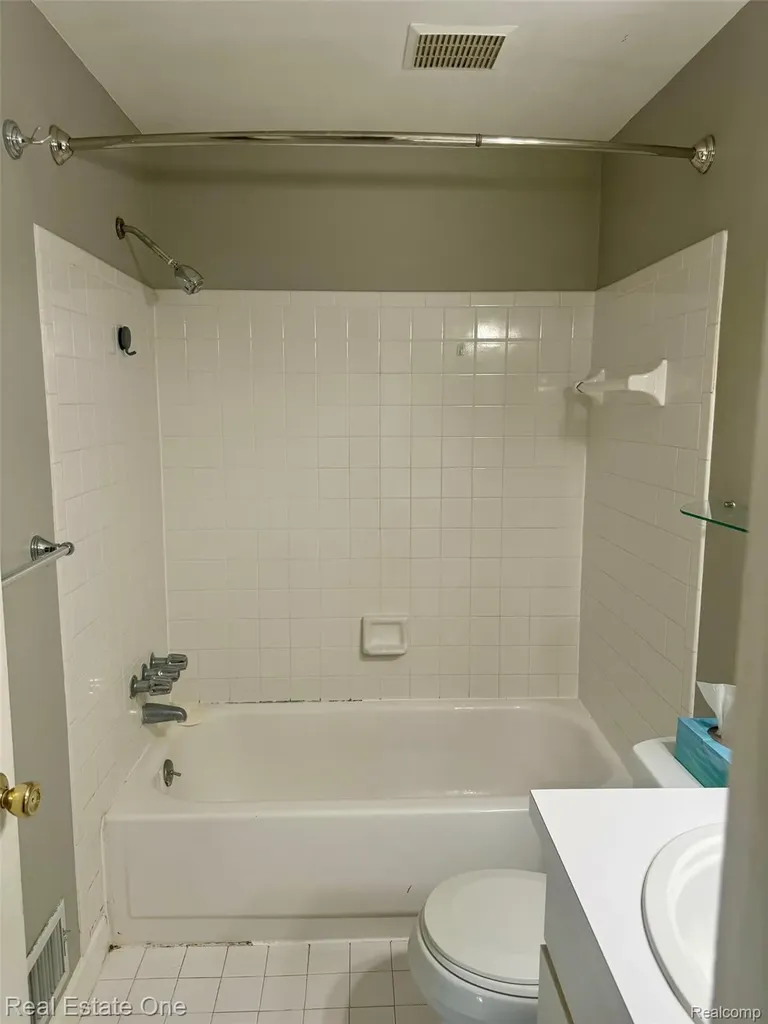 511 Longshore Drive Ann Arbor City MI 48105