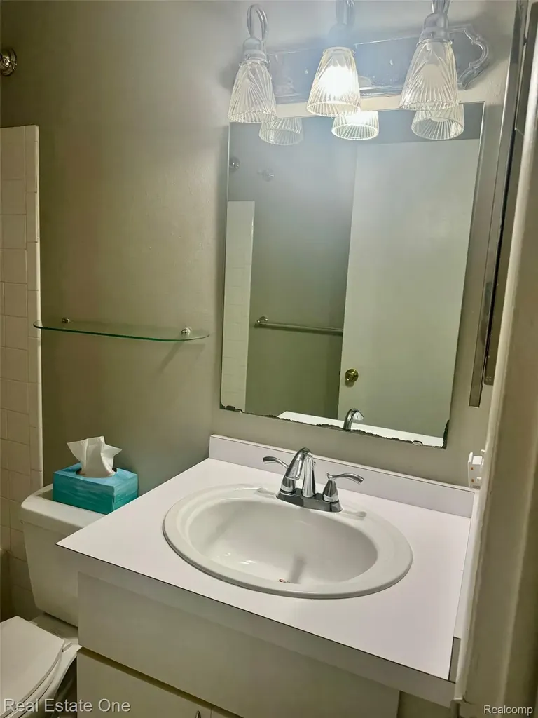 511 Longshore Drive Ann Arbor City MI 48105
