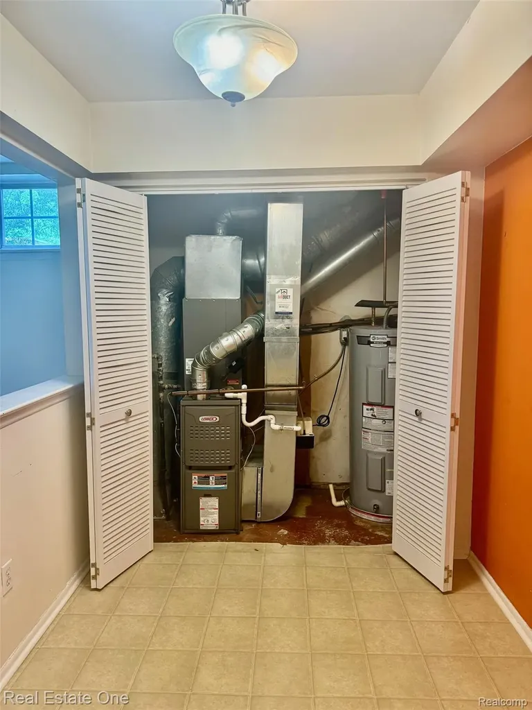 511 Longshore Drive Ann Arbor City MI 48105