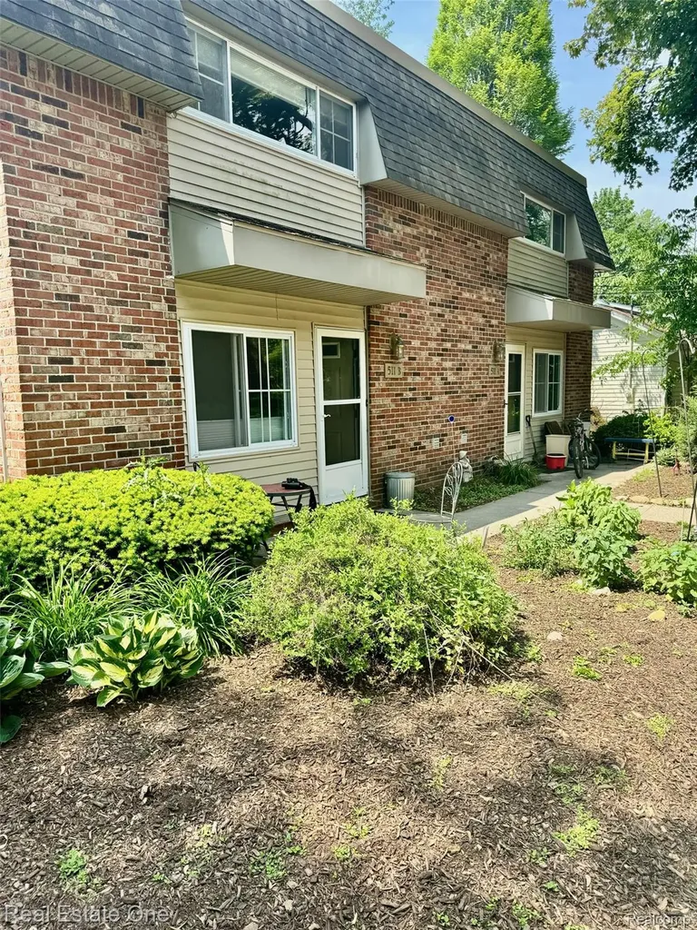 511 Longshore Drive Ann Arbor City MI 48105