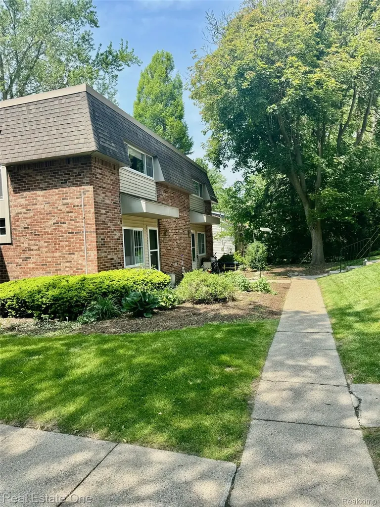 511 Longshore Drive Ann Arbor City MI 48105
