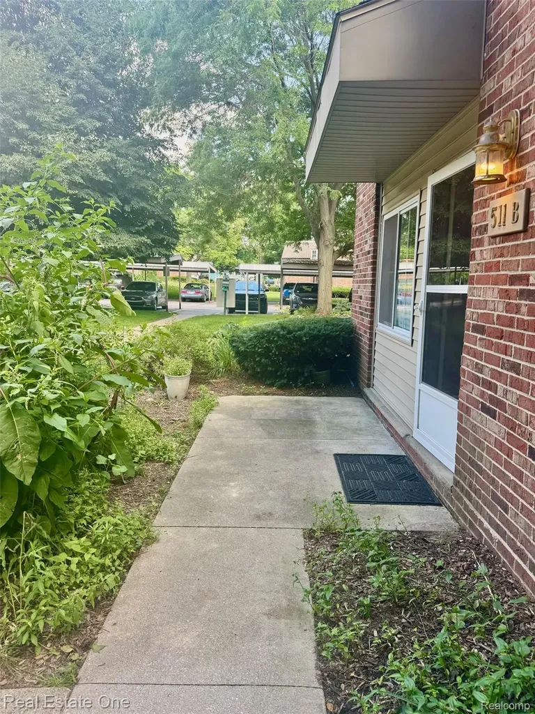 511 Longshore Drive Ann Arbor City MI 48105