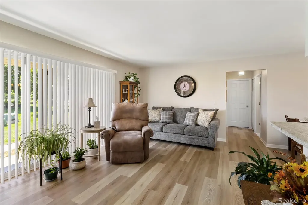 11186 Spruce Court Washington Township MI 48094