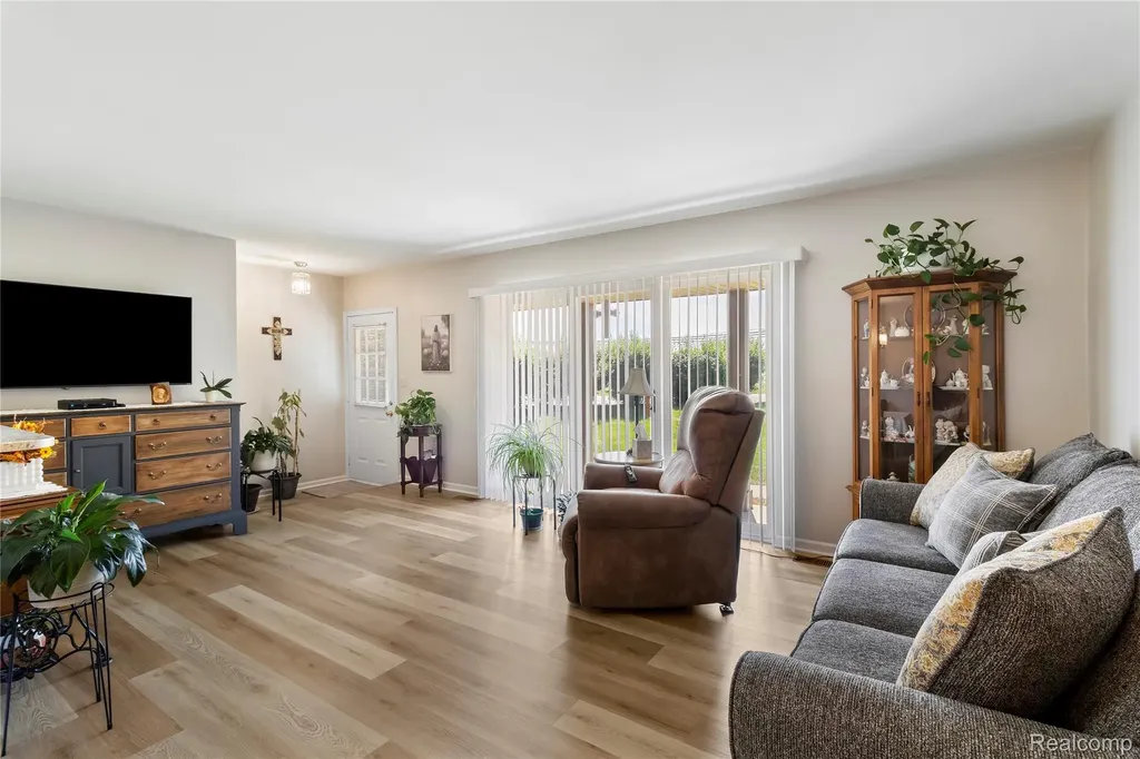 11186 Spruce Court Washington Township MI 48094