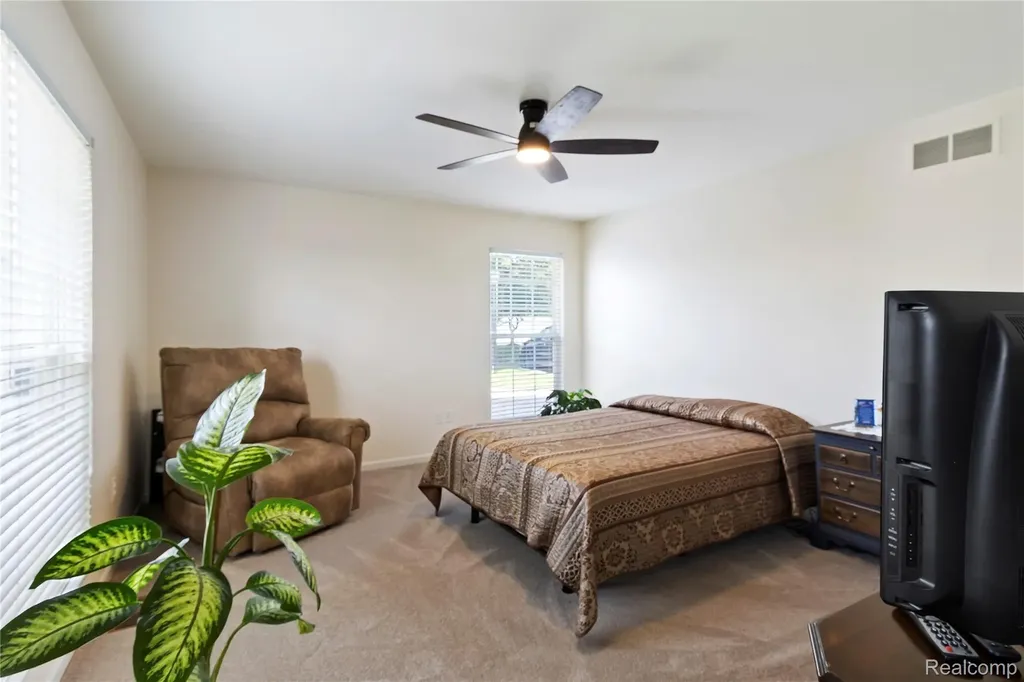 11186 Spruce Court Washington Township MI 48094