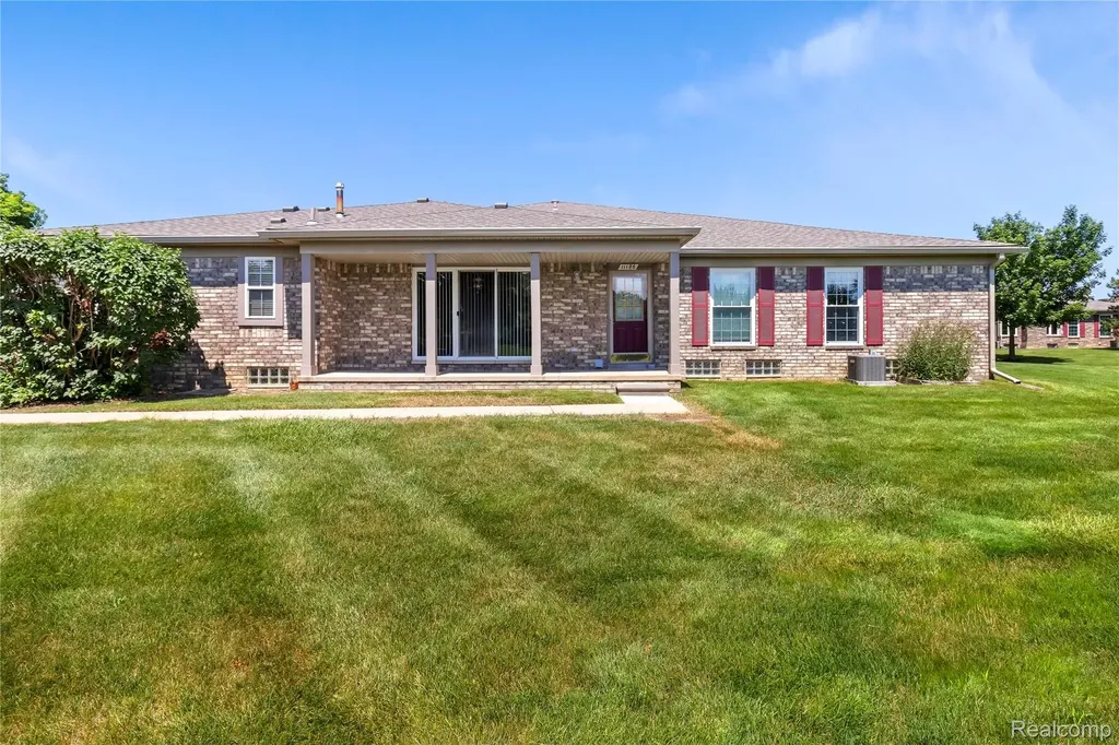 11186 Spruce Court Washington Township MI 48094