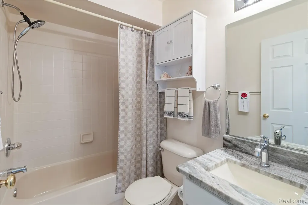 11186 Spruce Court Washington Township MI 48094