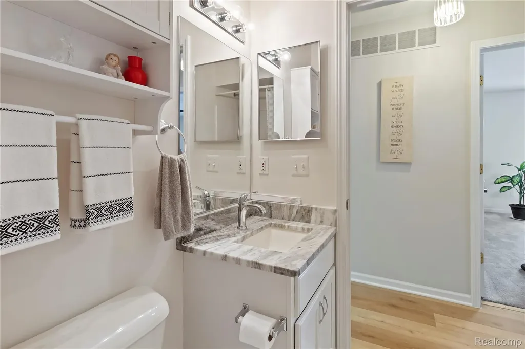 11186 Spruce Court Washington Township MI 48094