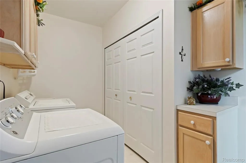 11186 Spruce Court Washington Township MI 48094