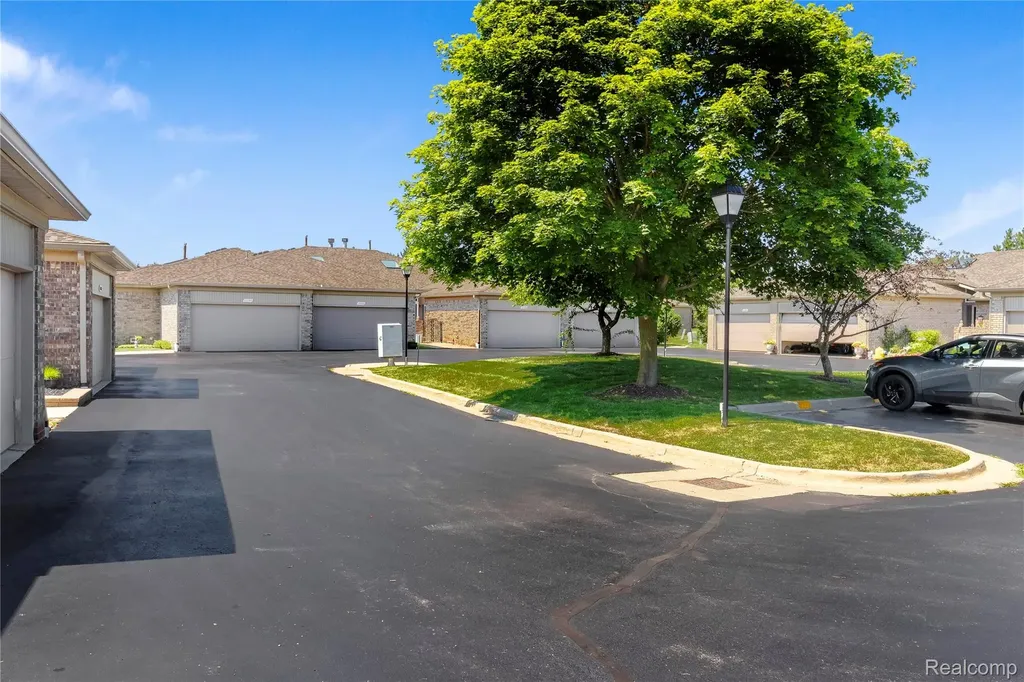 11186 Spruce Court Washington Township MI 48094