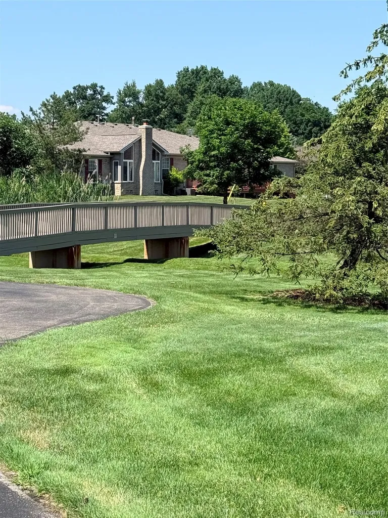 11186 Spruce Court Washington Township MI 48094