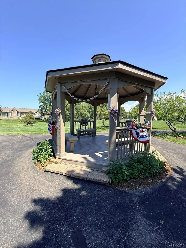 11186 Spruce Court Washington Township MI 48094