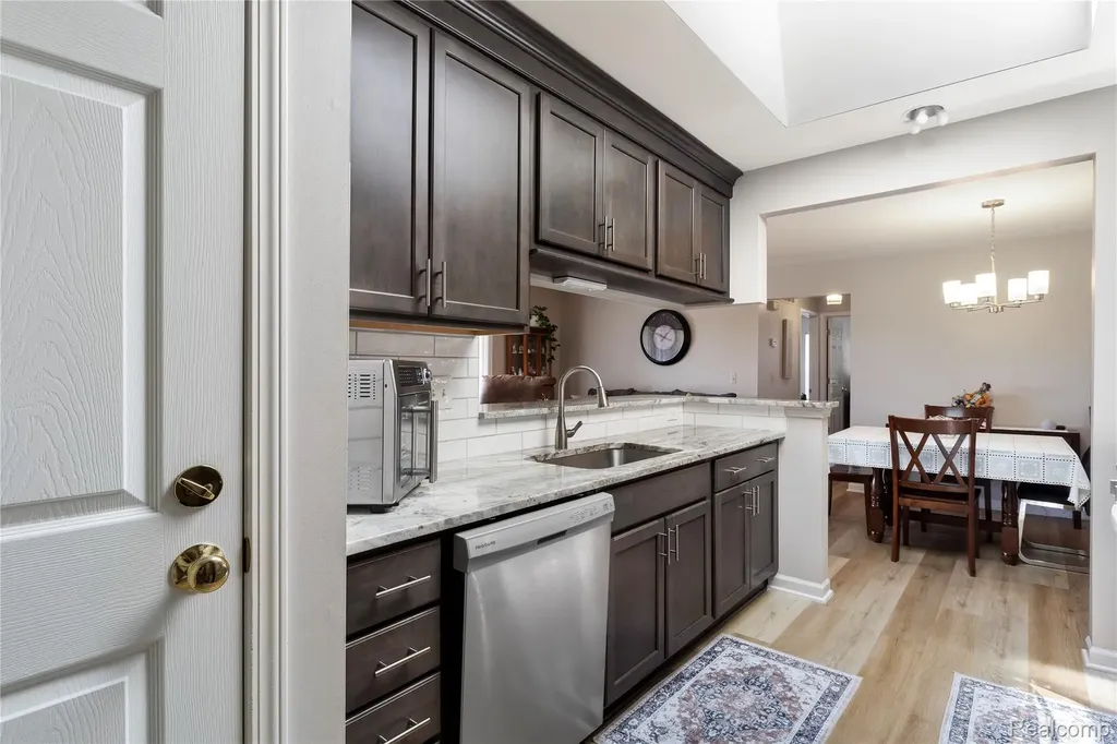 11186 Spruce Court Washington Township MI 48094