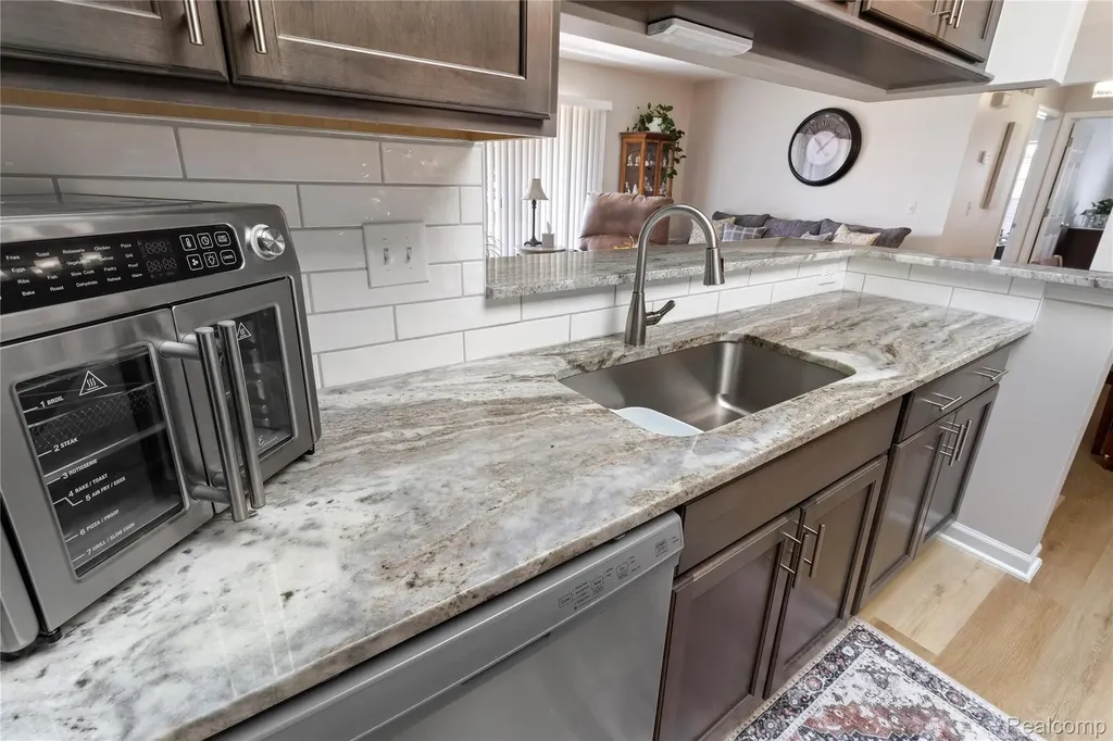 11186 Spruce Court Washington Township MI 48094