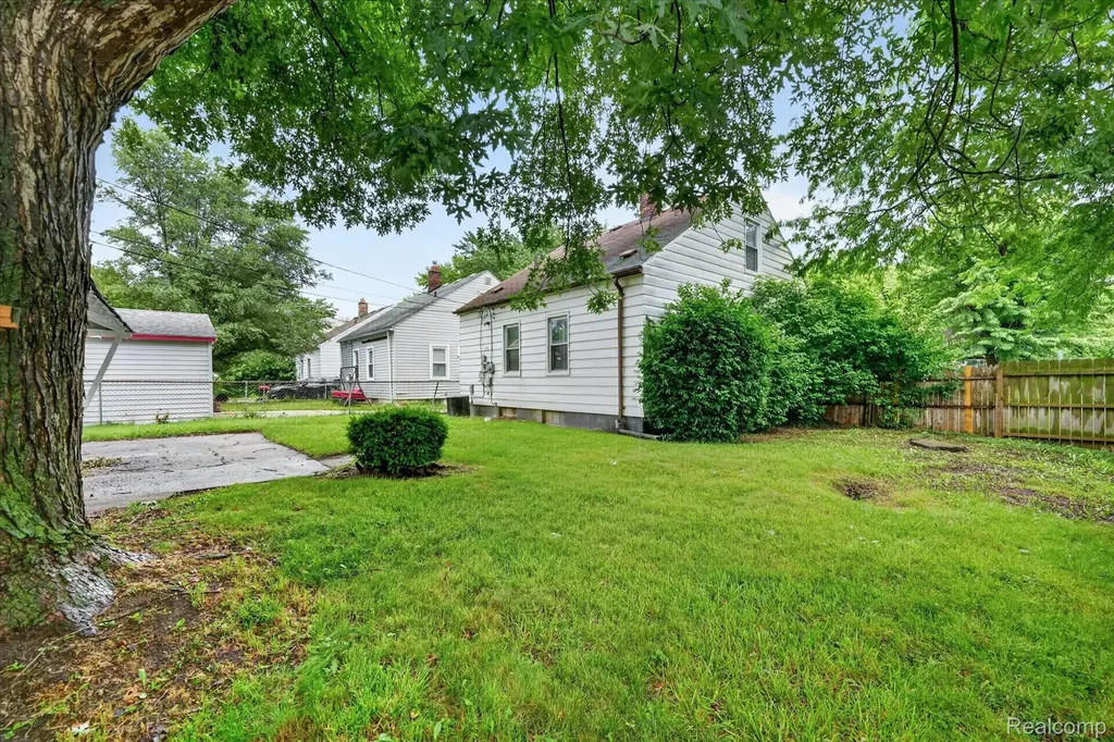 19209 Beaconsfield Street Harper Woods City MI 48225