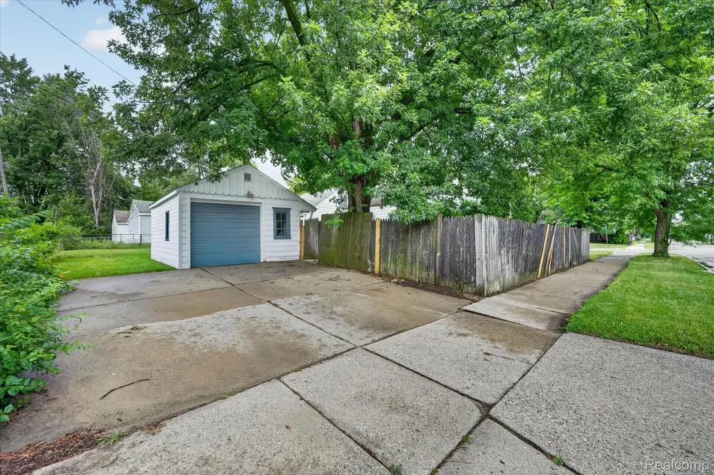 19209 Beaconsfield Street Harper Woods City MI 48225
