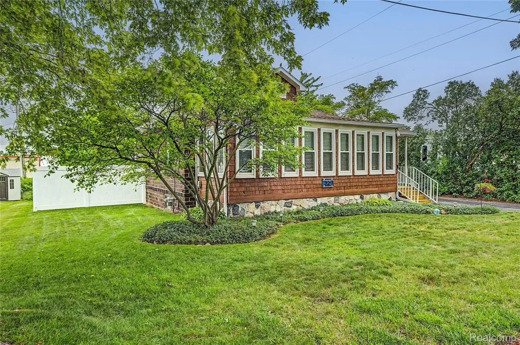 30 Beebe Street Lake Orion Village MI 48362