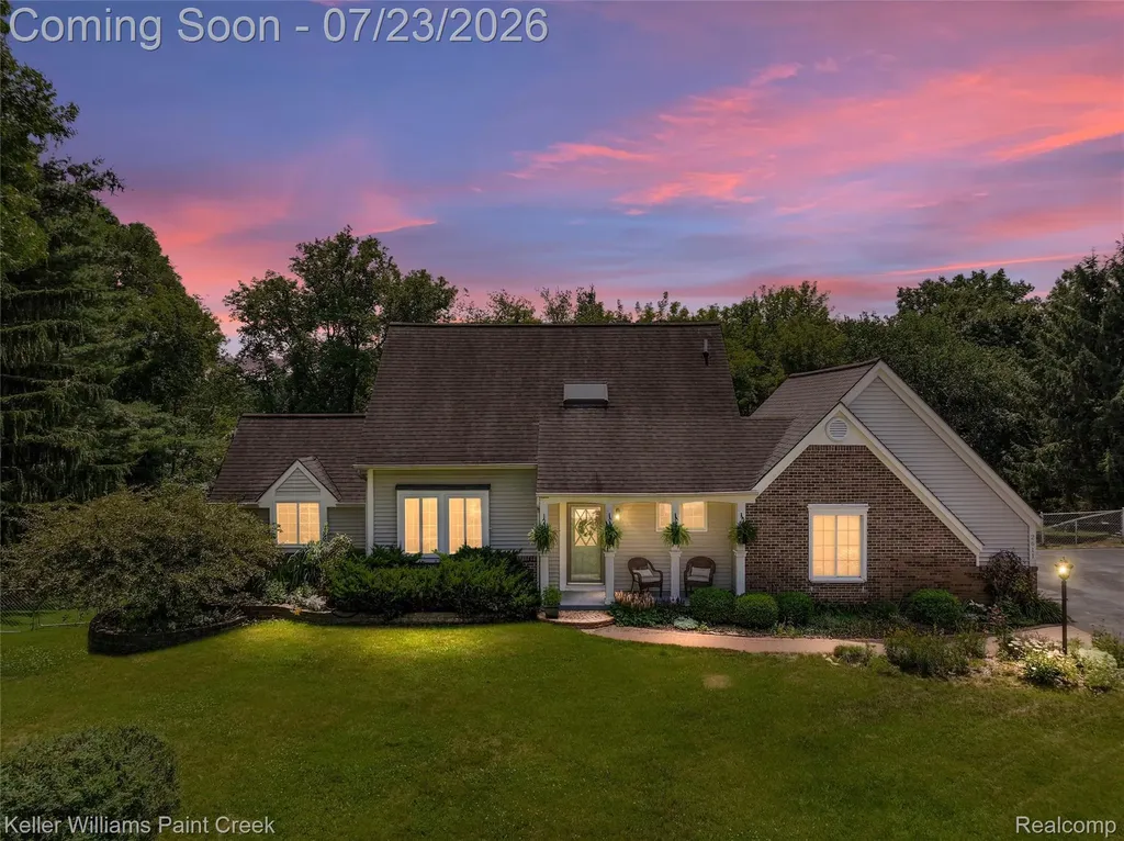 2611 Quail Run Street Oakland Charter Township MI 48306