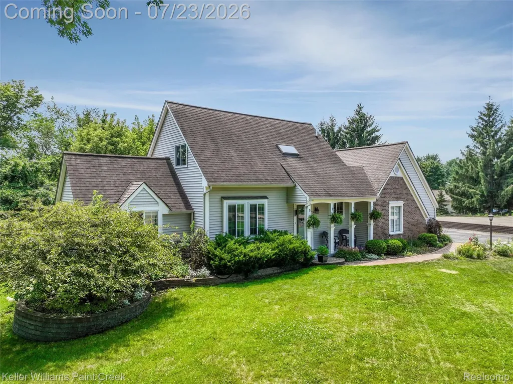 2611 Quail Run Street Oakland Charter Township MI 48306