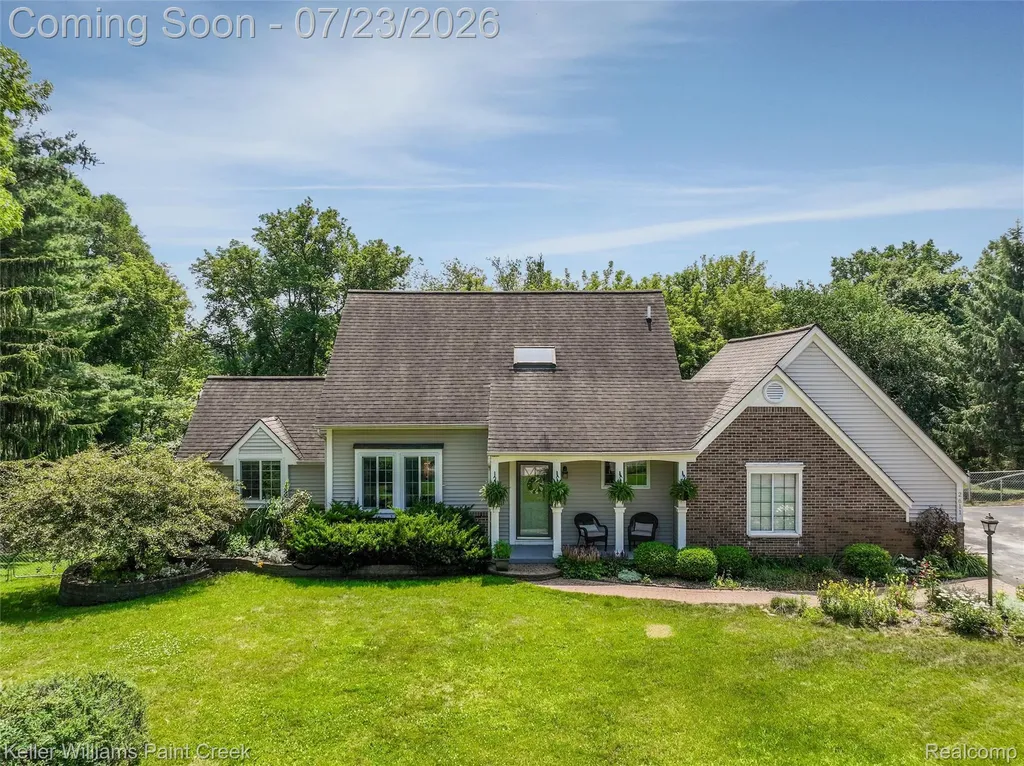 2611 Quail Run Street Oakland Charter Township MI 48306