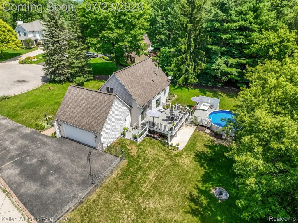 2611 Quail Run Street Oakland Charter Township MI 48306