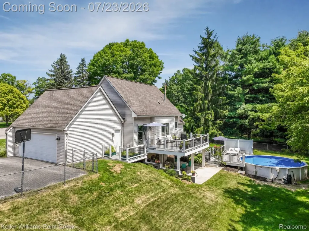 2611 Quail Run Street Oakland Charter Township MI 48306