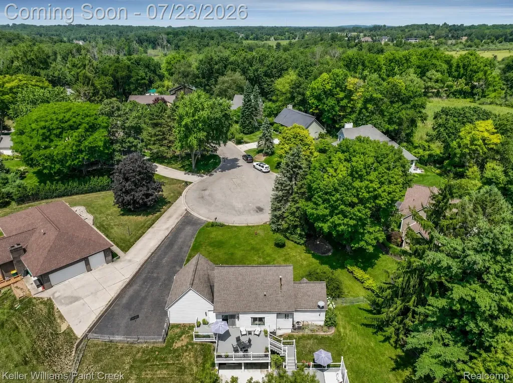 2611 Quail Run Street Oakland Charter Township MI 48306