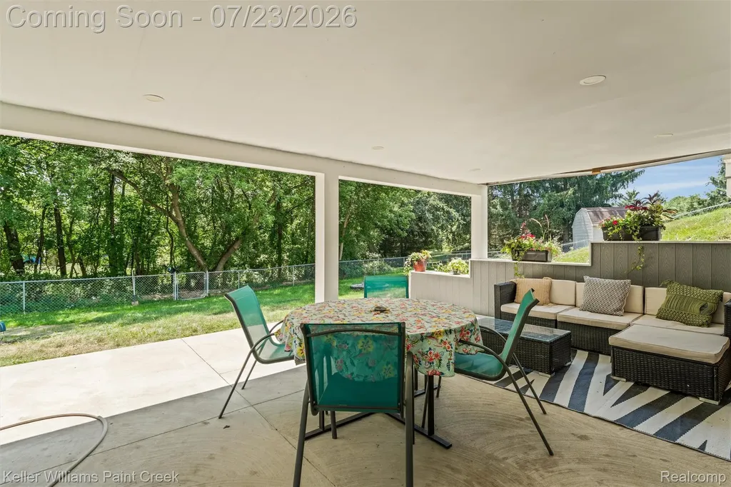 2611 Quail Run Street Oakland Charter Township MI 48306