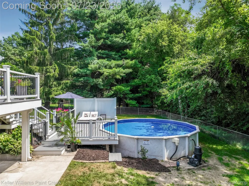 2611 Quail Run Street Oakland Charter Township MI 48306
