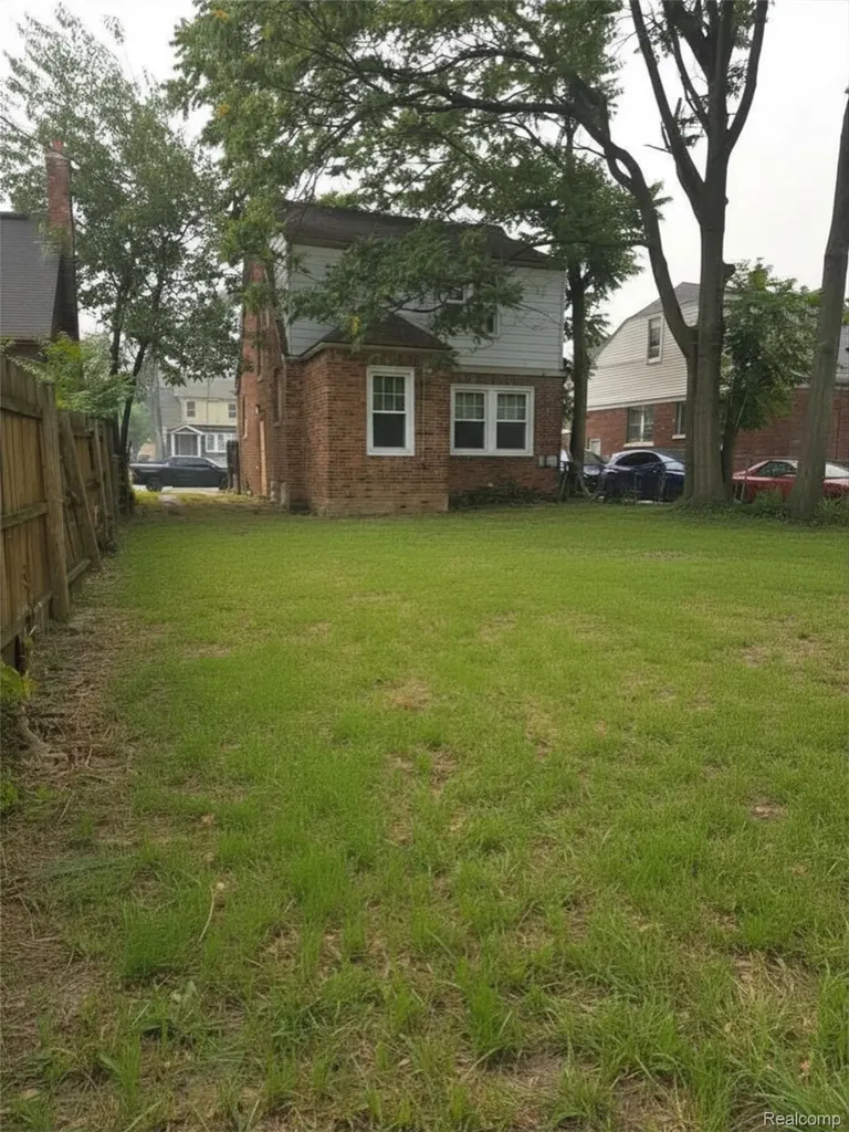 15008 Strathmoor Street Detroit City MI 48227