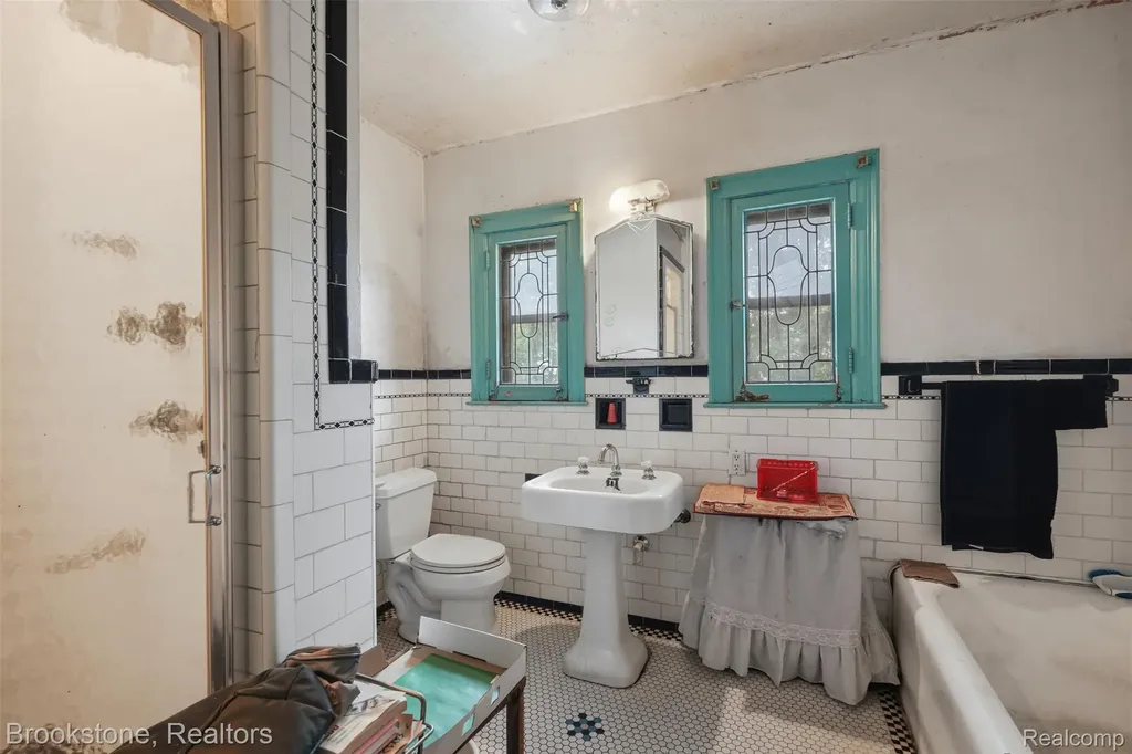 18939 Santa Barbara Drive Detroit City MI 48221