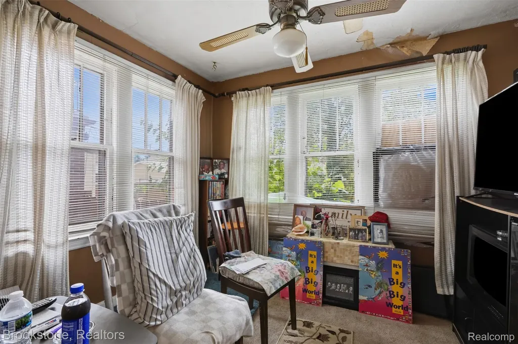 18939 Santa Barbara Drive Detroit City MI 48221