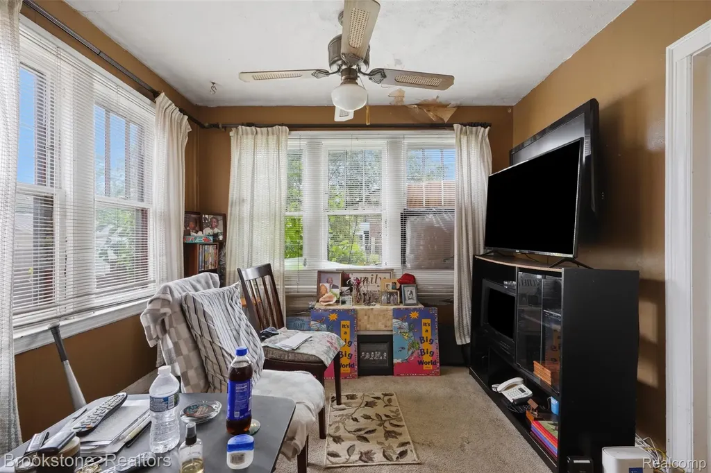 18939 Santa Barbara Drive Detroit City MI 48221
