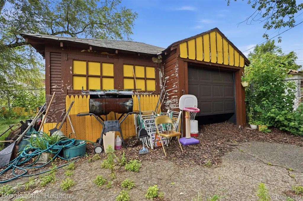 18939 Santa Barbara Drive Detroit City MI 48221