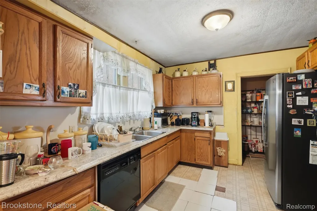 18939 Santa Barbara Drive Detroit City MI 48221