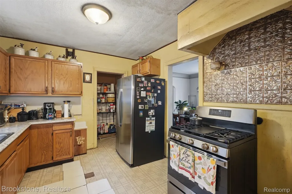 18939 Santa Barbara Drive Detroit City MI 48221
