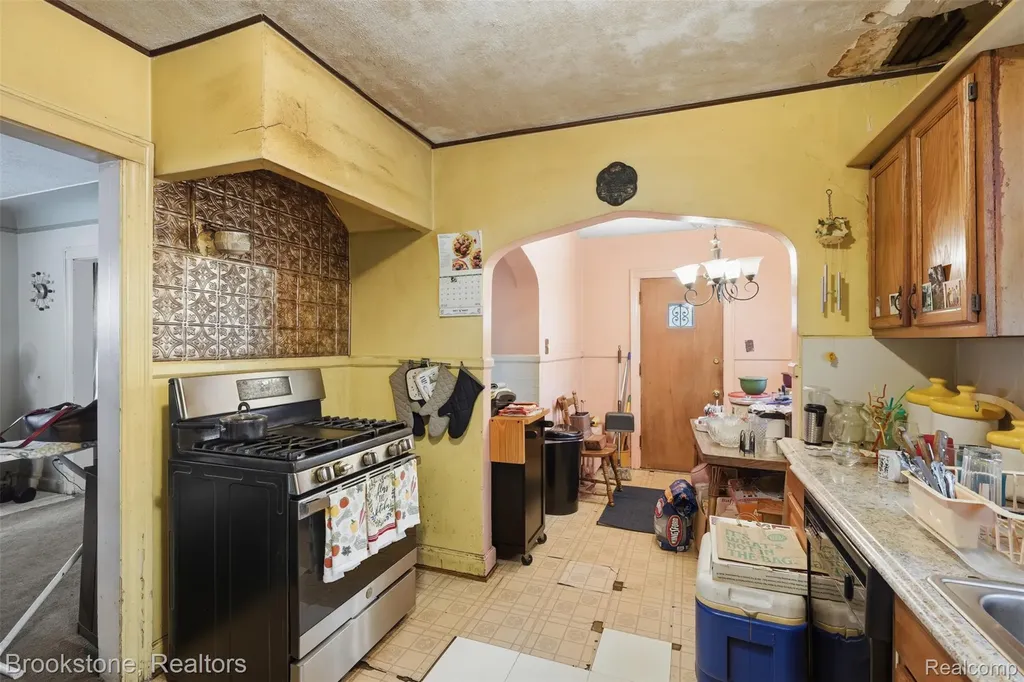 18939 Santa Barbara Drive Detroit City MI 48221