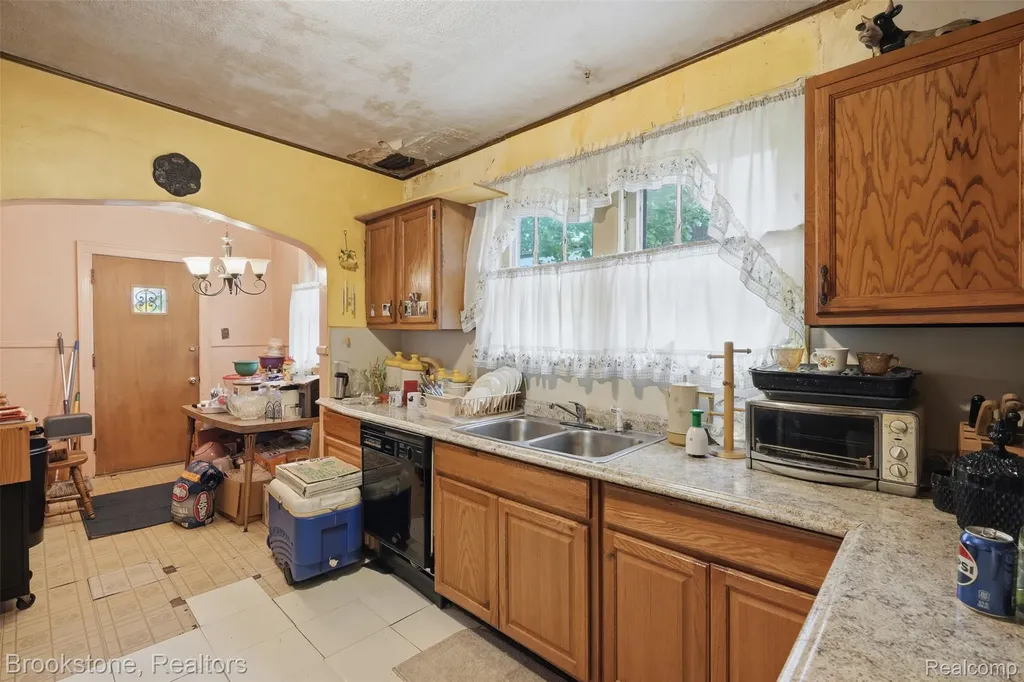 18939 Santa Barbara Drive Detroit City MI 48221