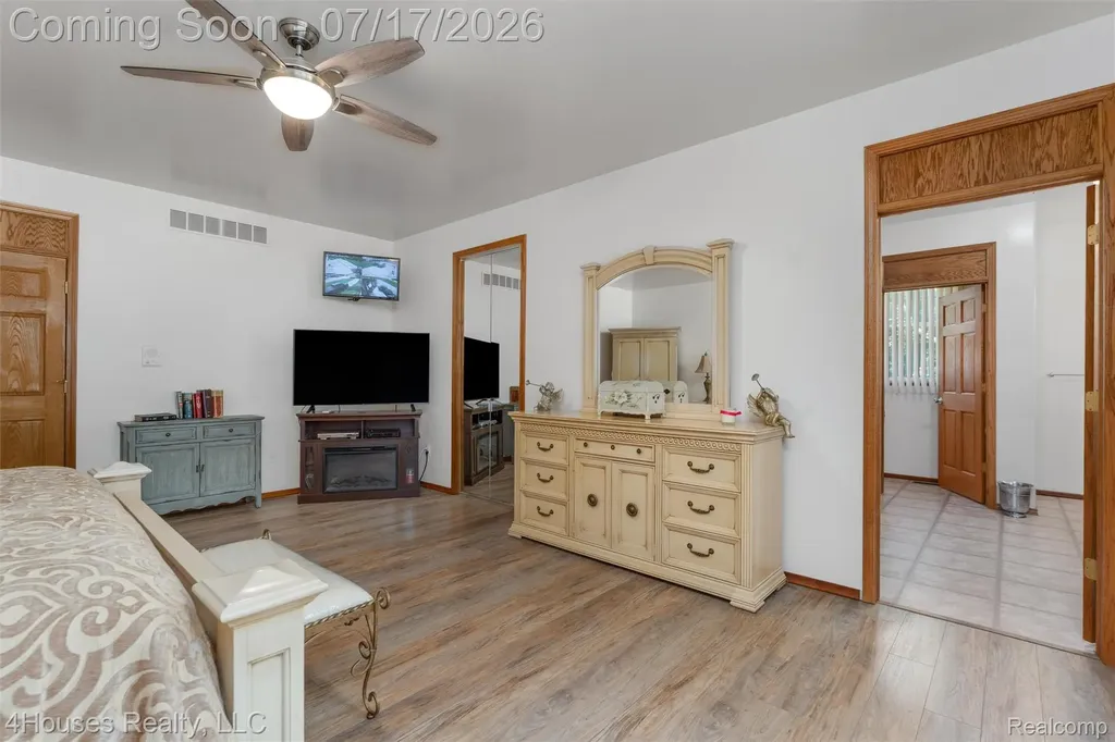 624 Orchard Lake Road Pontiac City MI 48341