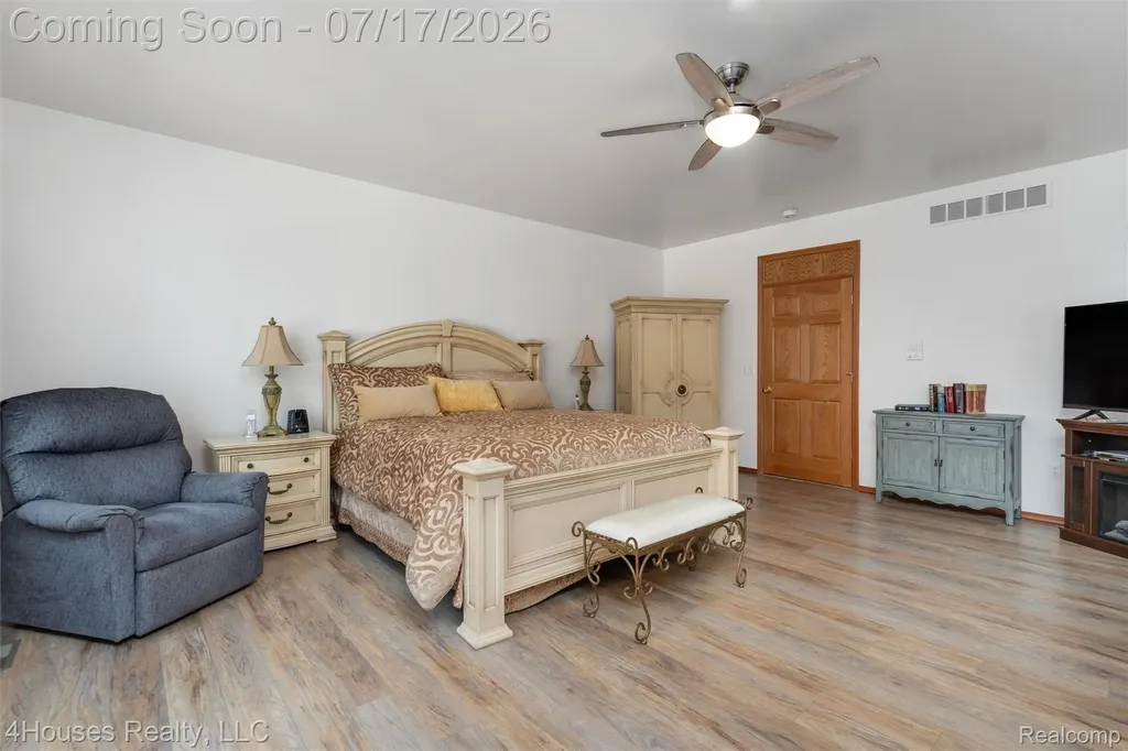624 Orchard Lake Road Pontiac City MI 48341