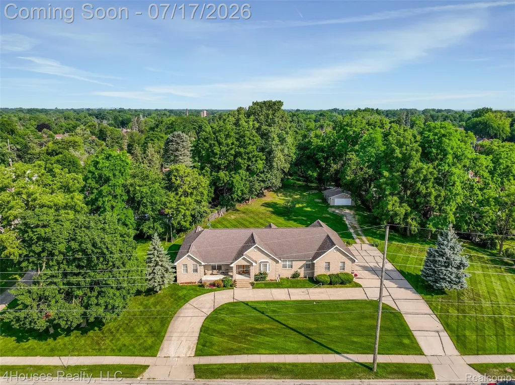 624 Orchard Lake Road Pontiac City MI 48341