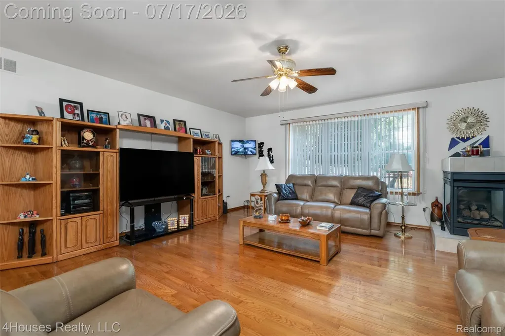624 Orchard Lake Road Pontiac City MI 48341