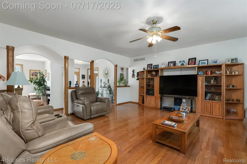624 Orchard Lake Road Pontiac City MI 48341